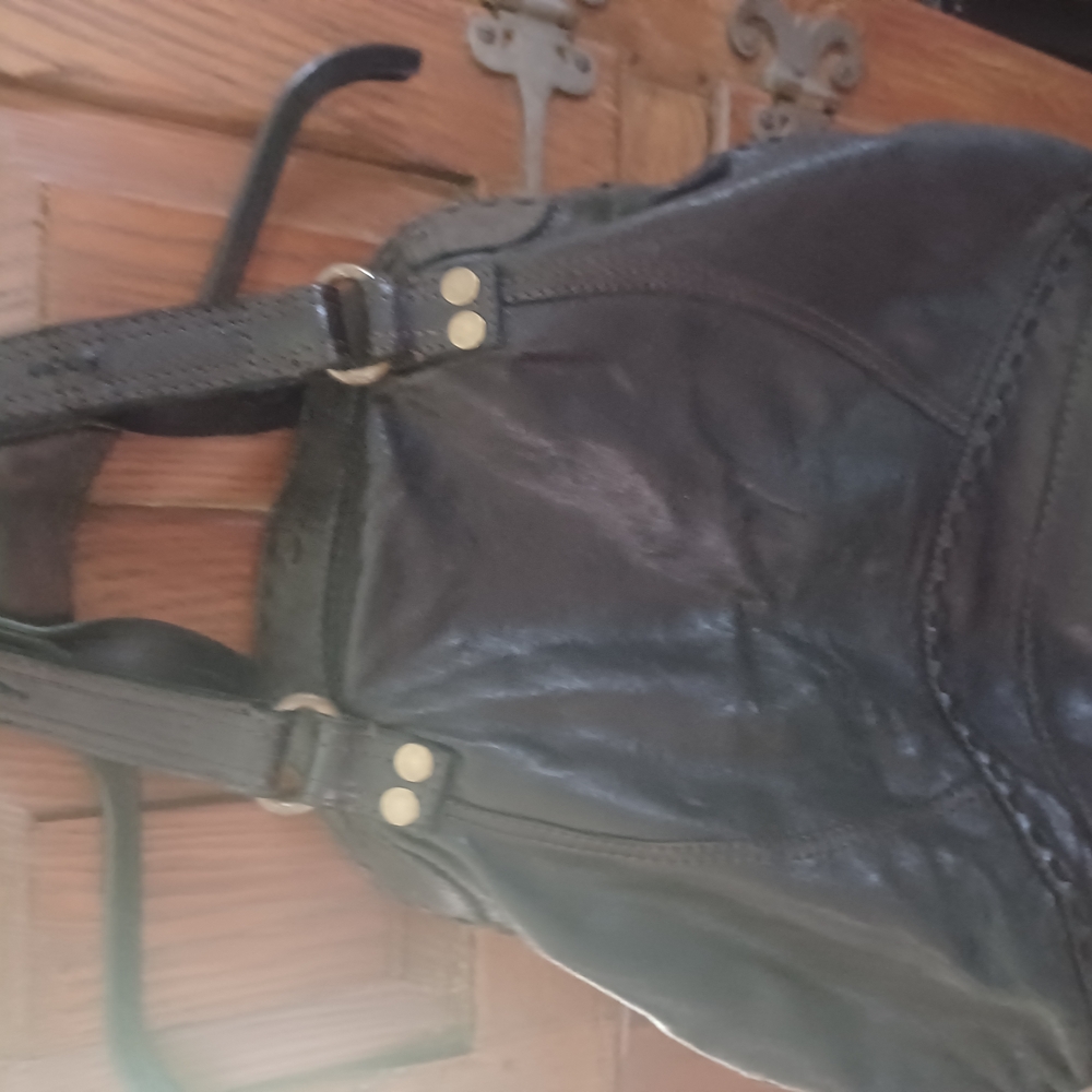 Elegant Black Leather Shoulder Bag